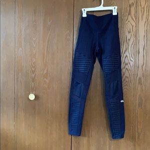 alo yoga pants